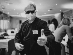 Rick Mayfield Entertainment - Walk-Act als Security